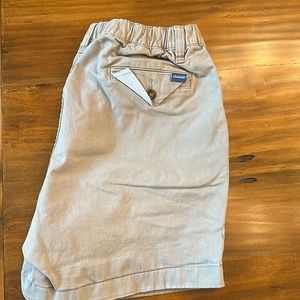Chubbies Elastic Waist Grey Khaki Shorts Size Large Pockets 5.5” Inseam